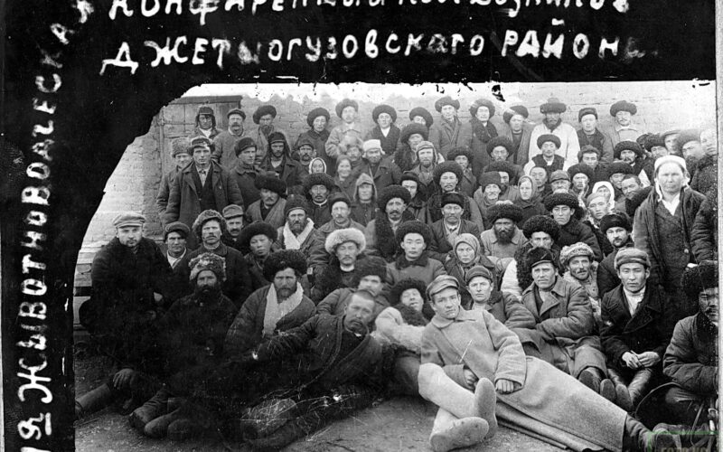 Жети-Өгуз районунун колхозчуларынын биринчи мал чарба конференциясы. 1927-жыл